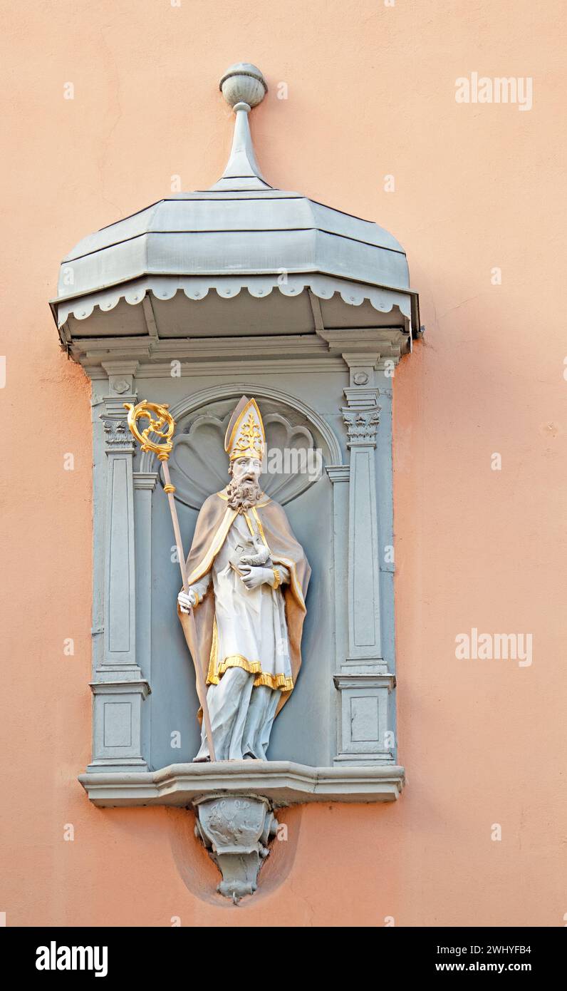 Figura di un santo nella città vecchia di Costanza Foto Stock