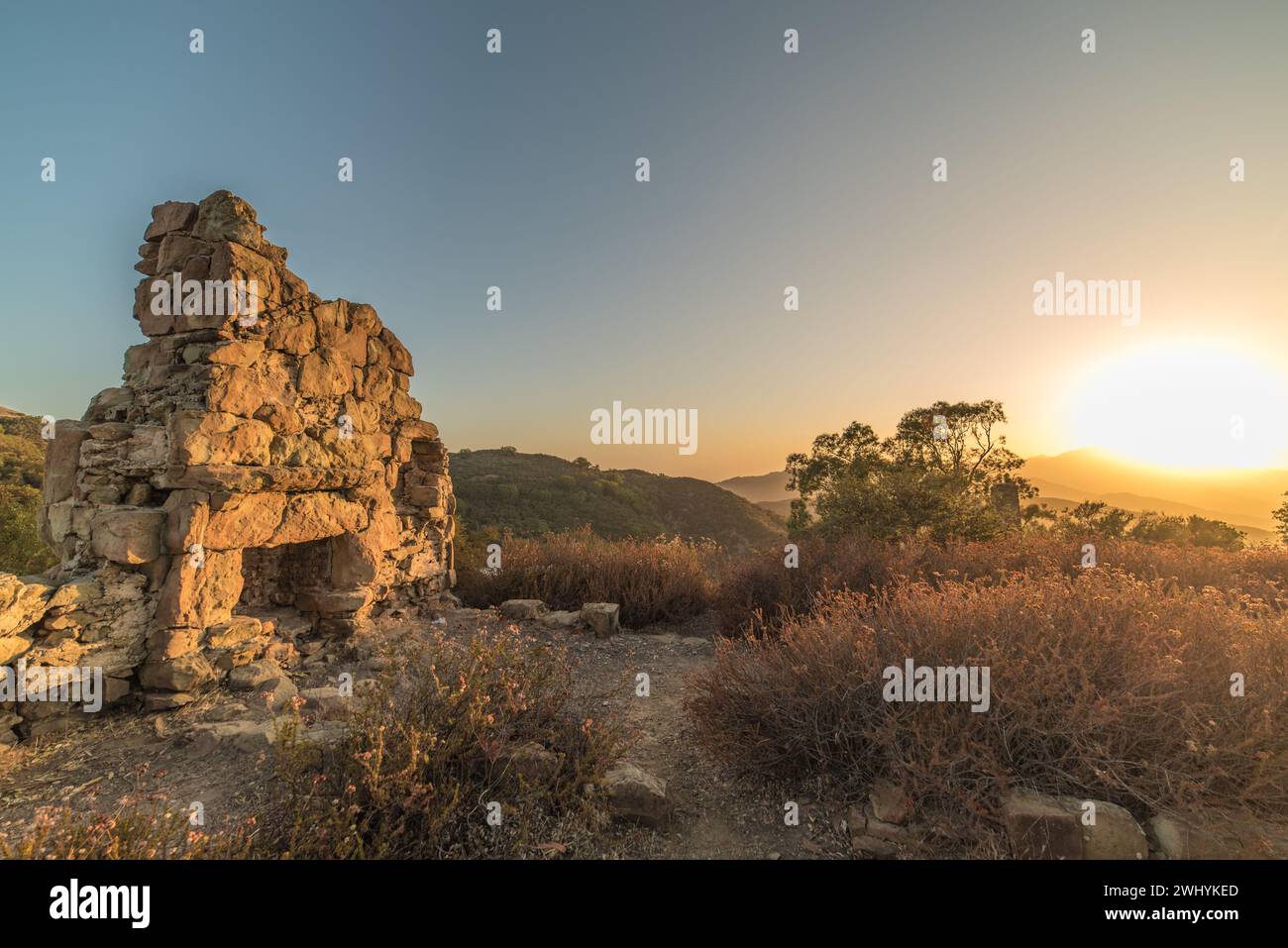 Castello di Knapp, sito storico, montagne di Santa Barbara, rovine, paesaggio montano, resti architettonici Foto Stock
