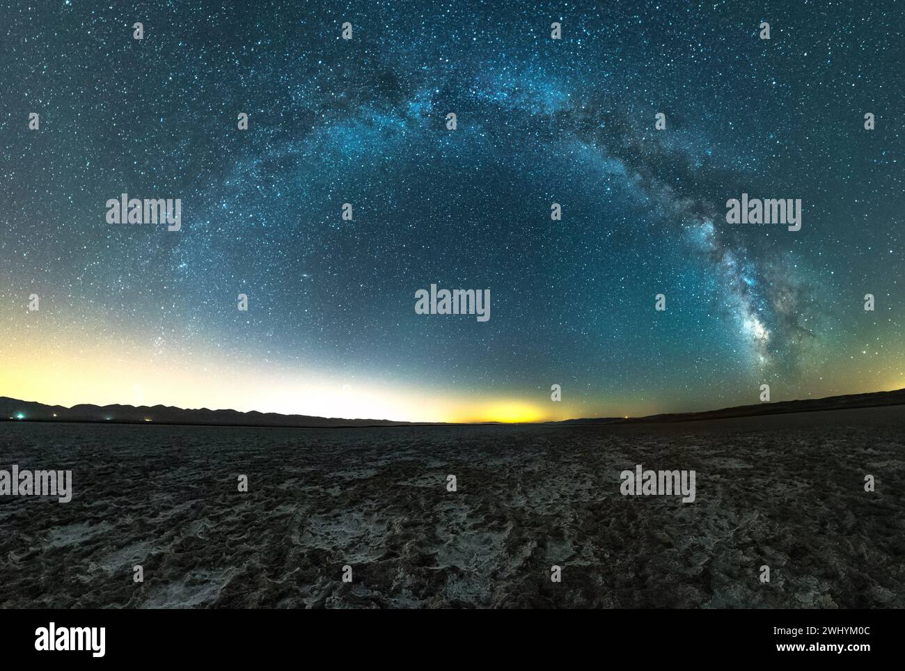 Via Lattea, Rising, lago Soda, California centrale, cielo notturno, astrofotografia, bellezza celeste, nucleo galattico, paesaggio notturno, cielo stellato Foto Stock