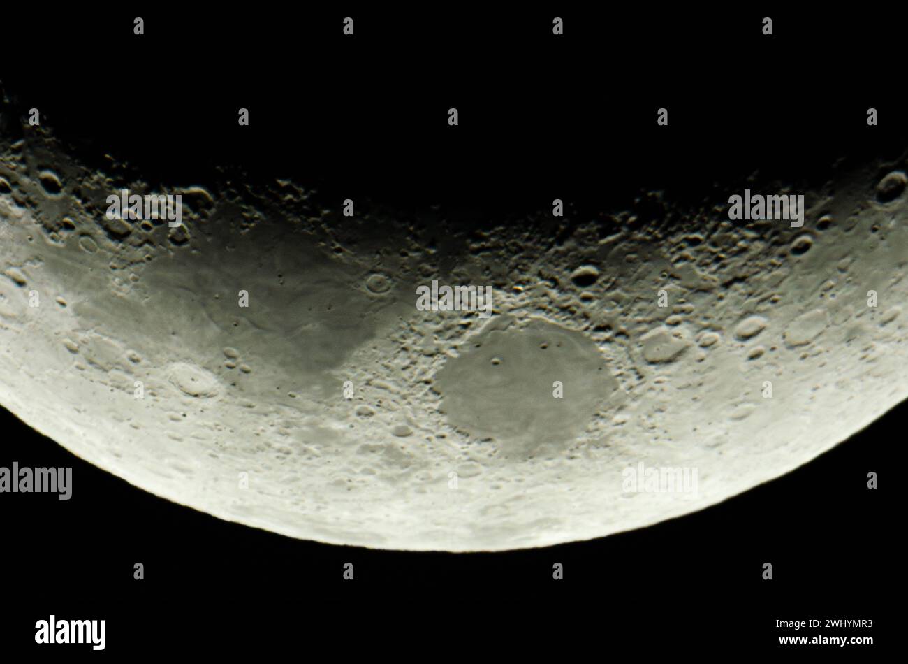 Superficie lunare, dettaglio elevato, vista telescopio, esplorazione lunare, astronomia, crateri, corpo celeste, caratteristiche lunari Foto Stock
