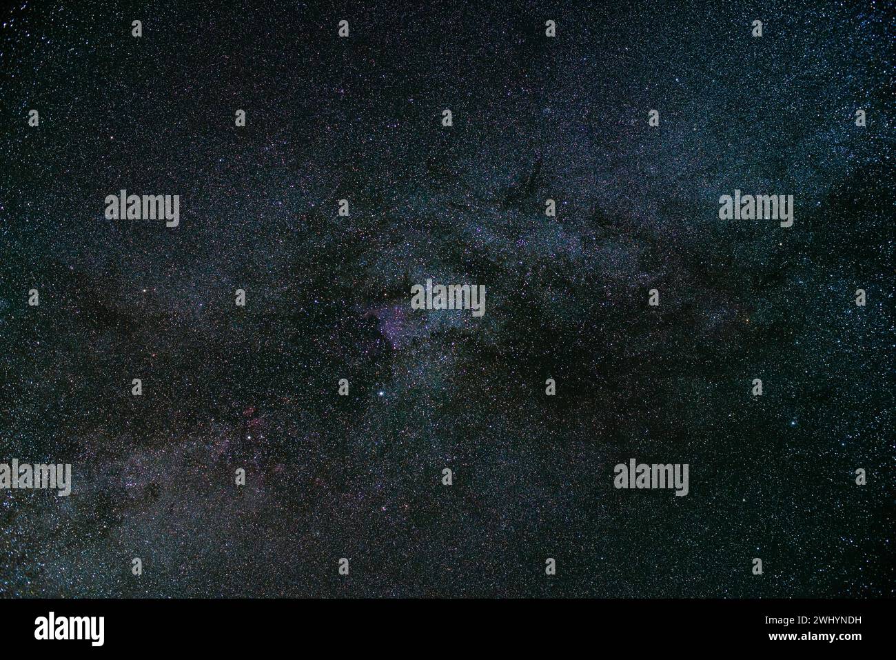 Astronomia, foto, innumerevoli stelle, nuvole galattiche, via Lattea, nebulose alfa idrogeno, meraviglie celesti Foto Stock