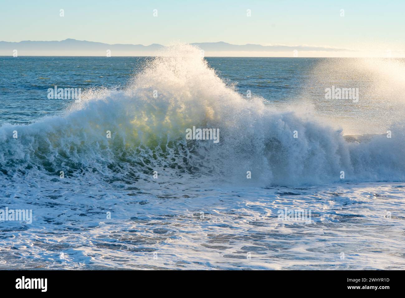 Waves, Santa Barbara Harbor, Sandspit, High Shutter Speed, dettaglio, primo piano, Oceano, acqua, movimento Foto Stock