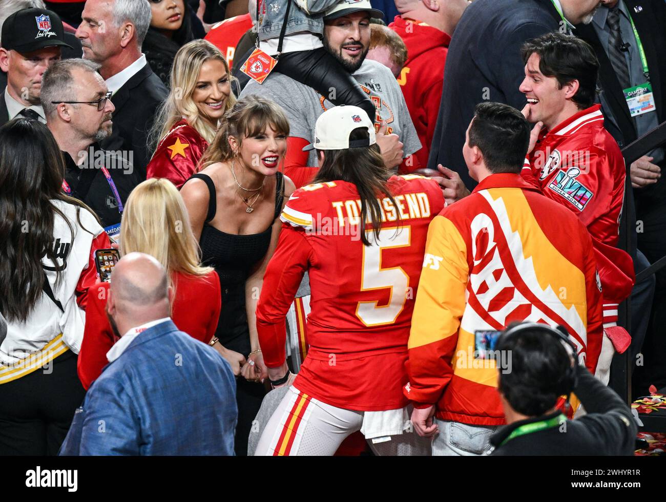 Tommy Townsend dei Kansas City Chiefs con Taylor Swift dopo la vittoria del Super Bowl LVIII contro i San Francisco 49ers all'Allegiant Stadium di Las Vegas, Nevada, USA. Data foto: Domenica 11 febbraio 2024. Foto Stock