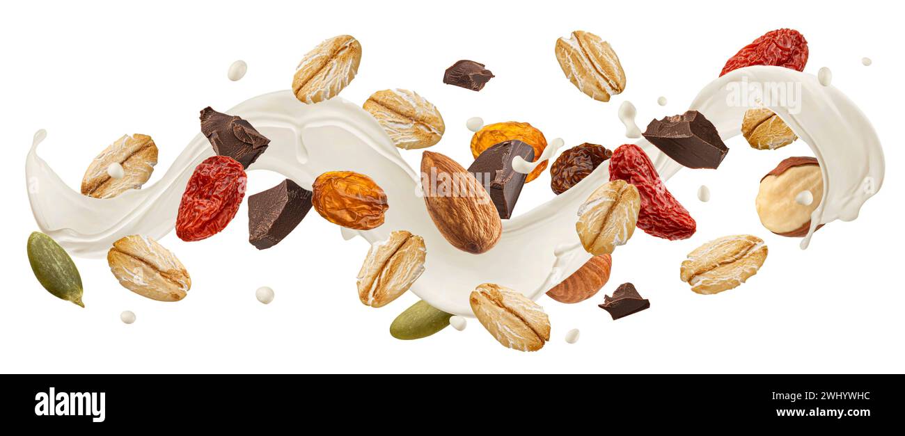 Caduta di muesli con schizzi di latte isolati su sfondo bianco Foto Stock