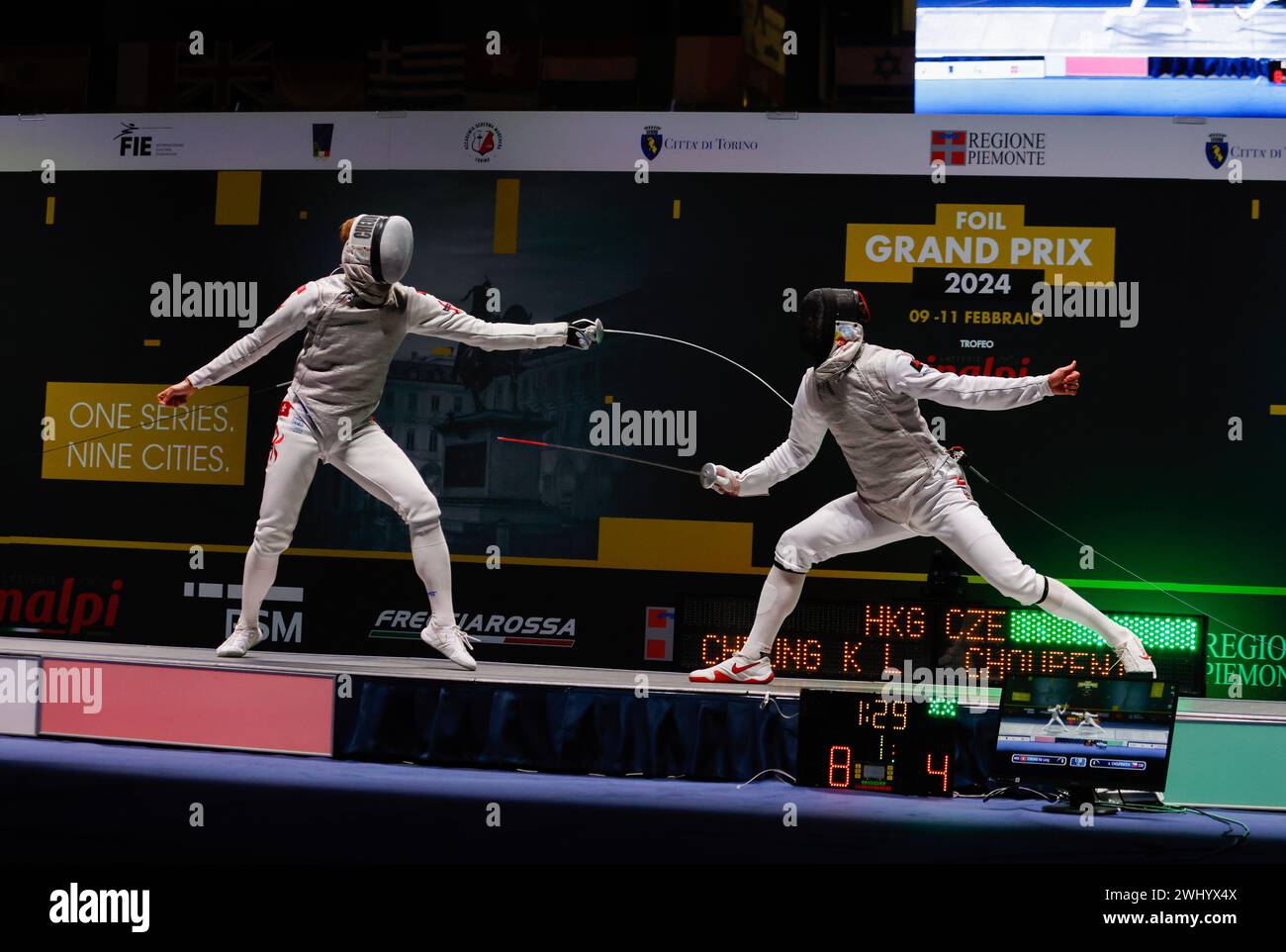 Torino, Italia. 11 febbraio 2024. Cheung Ka Long di Hong Kong (L) e Alexander Choupenitch della Repubblica Ceca (R) in azione durante la finale maschile del Gran Premio di scherma - Trofeo Inalpi 2024. Cheung Ka Long di Hong Kong ha vinto la finale. Credito: SOPA Images Limited/Alamy Live News Foto Stock