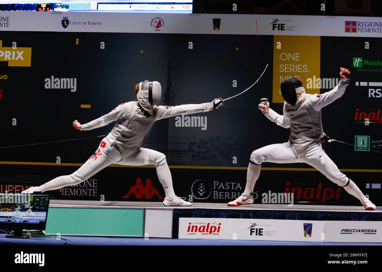 Torino, Italia. 11 febbraio 2024. Cheung Ka Long di Hong Kong (L) e Alexander Choupenitch della Repubblica Ceca (R) in azione durante la finale maschile del Gran Premio di scherma - Trofeo Inalpi 2024. Cheung Ka Long di Hong Kong ha vinto la finale. (Foto di Nderim Kaceli/SOPA Images/Sipa USA) credito: SIPA USA/Alamy Live News Foto Stock