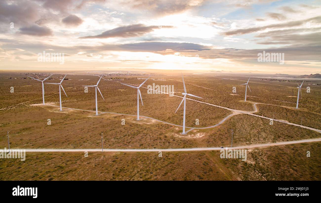Mulini a vento, energia sostenibile, Mojave California, riprese aeree con droni, energia rinnovabile, energia pulita, turbine eoliche, pale per turbine Foto Stock