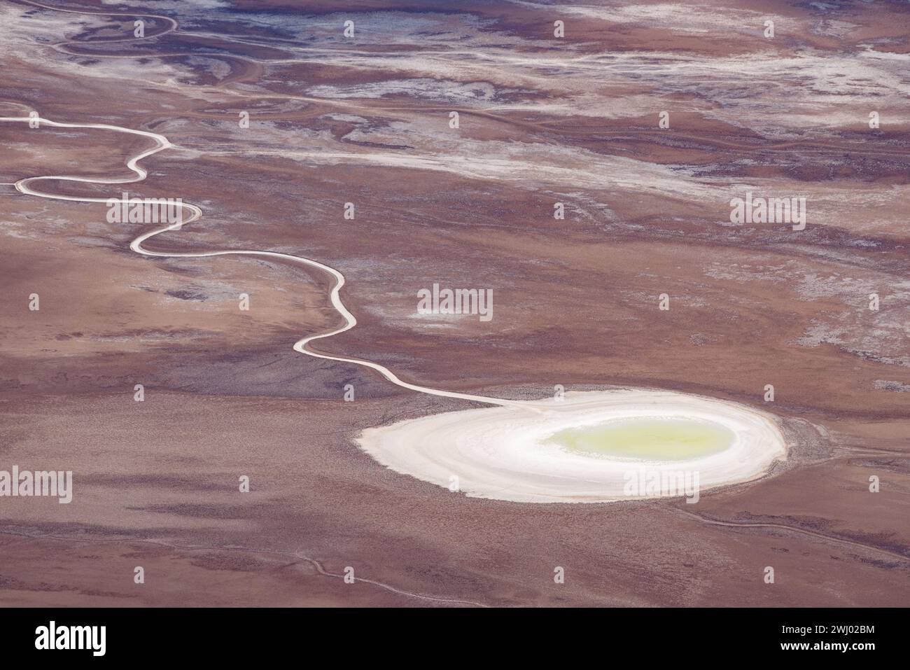 Death Valley, High Elevation, Desert Floor, Geografia, Geologia, caratteristiche geologiche, flussi di sale, laghi salati, calore estremo, paesaggio arido, sterile Foto Stock