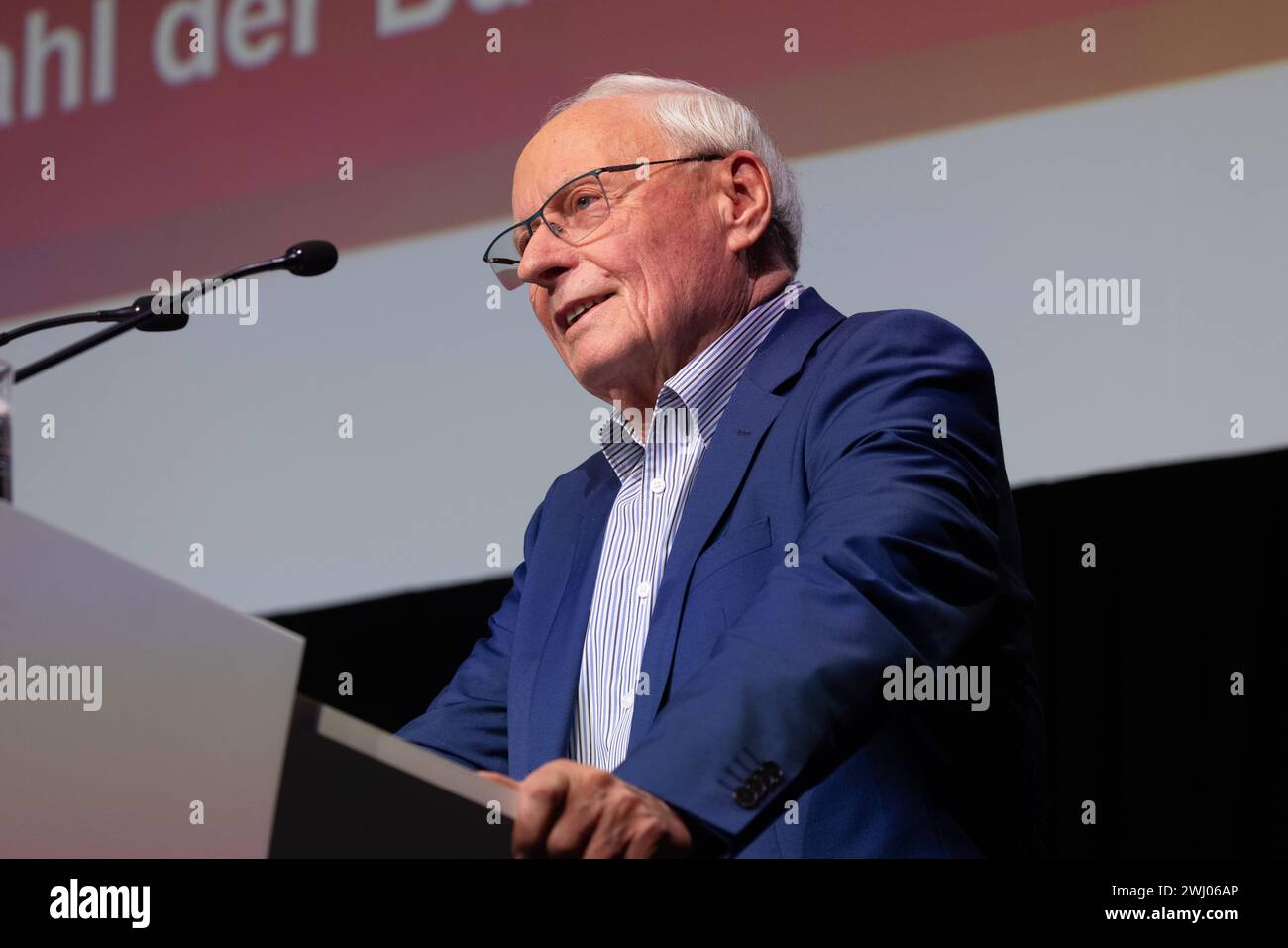 Erster BSW-Parteitag a Berlino Berlino Berlino, Germania - 27. Gennaio 2024: Oskar Lafontaine spricht auf dem ersten BSW-Parteitag a Berlino. Die Partei Bündnis Sahra Wagenknecht BSW wurde im Januar 2024 unter anderem von Sahra Wagenknecht und weiteren ehemaligen Parteimitgliedern der Partei die Linke gegründet. Berlino Foto Stock