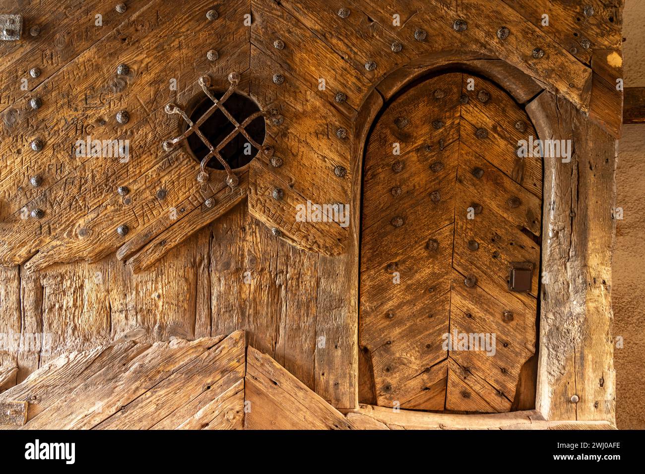 Holztür Holztür im Torhaus der Wartburg, UNESCO Welterbe a Eisenach, Thüringen, Deutschland porta di legno del castello di Wartburg Gatehouse, UNESCO worl Foto Stock