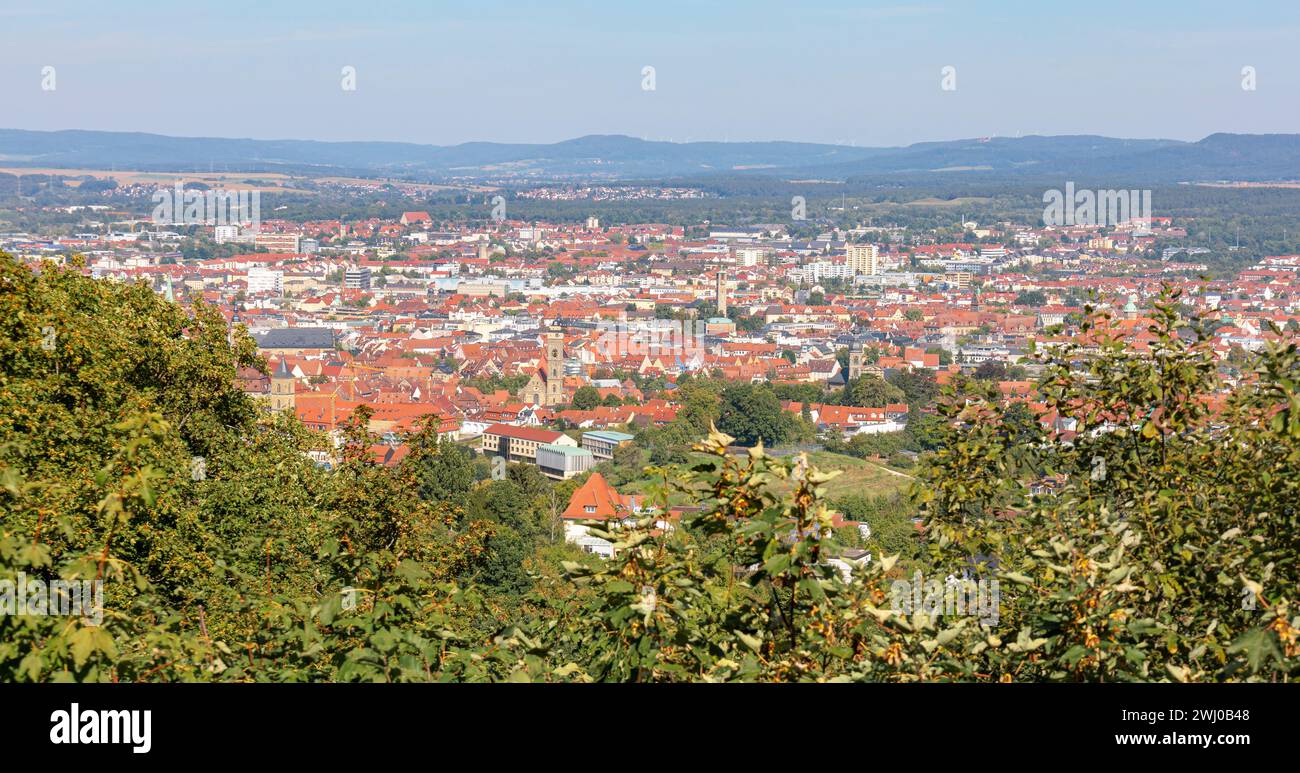 Vista di Bamberga con le colline circostanti; immagine panoramica Foto Stock
