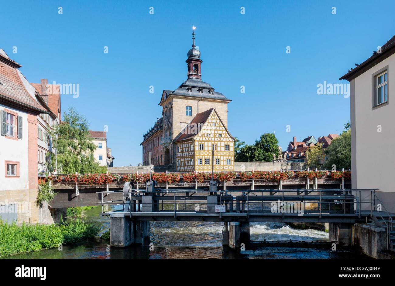 Bamberga, il municipio storico nel mezzo del Regnitz, in Germania Foto Stock