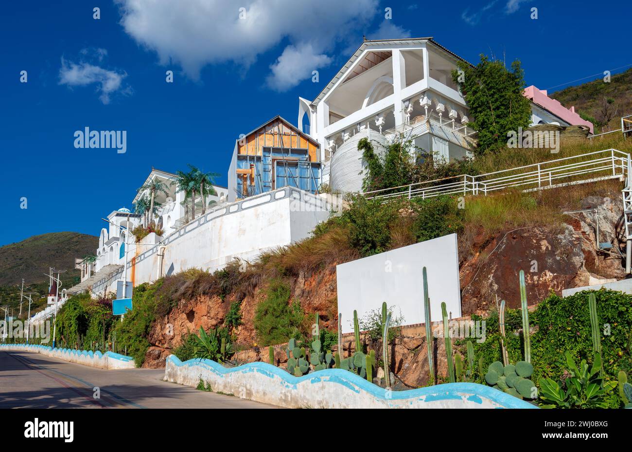 Edifici caratteristici sul lago Erhai a Dali, Yunnan, Cina. Foto Stock