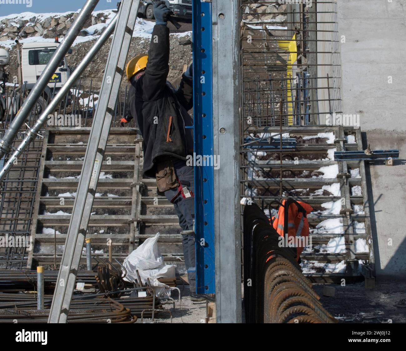 Operaio edile in cantiere Foto Stock