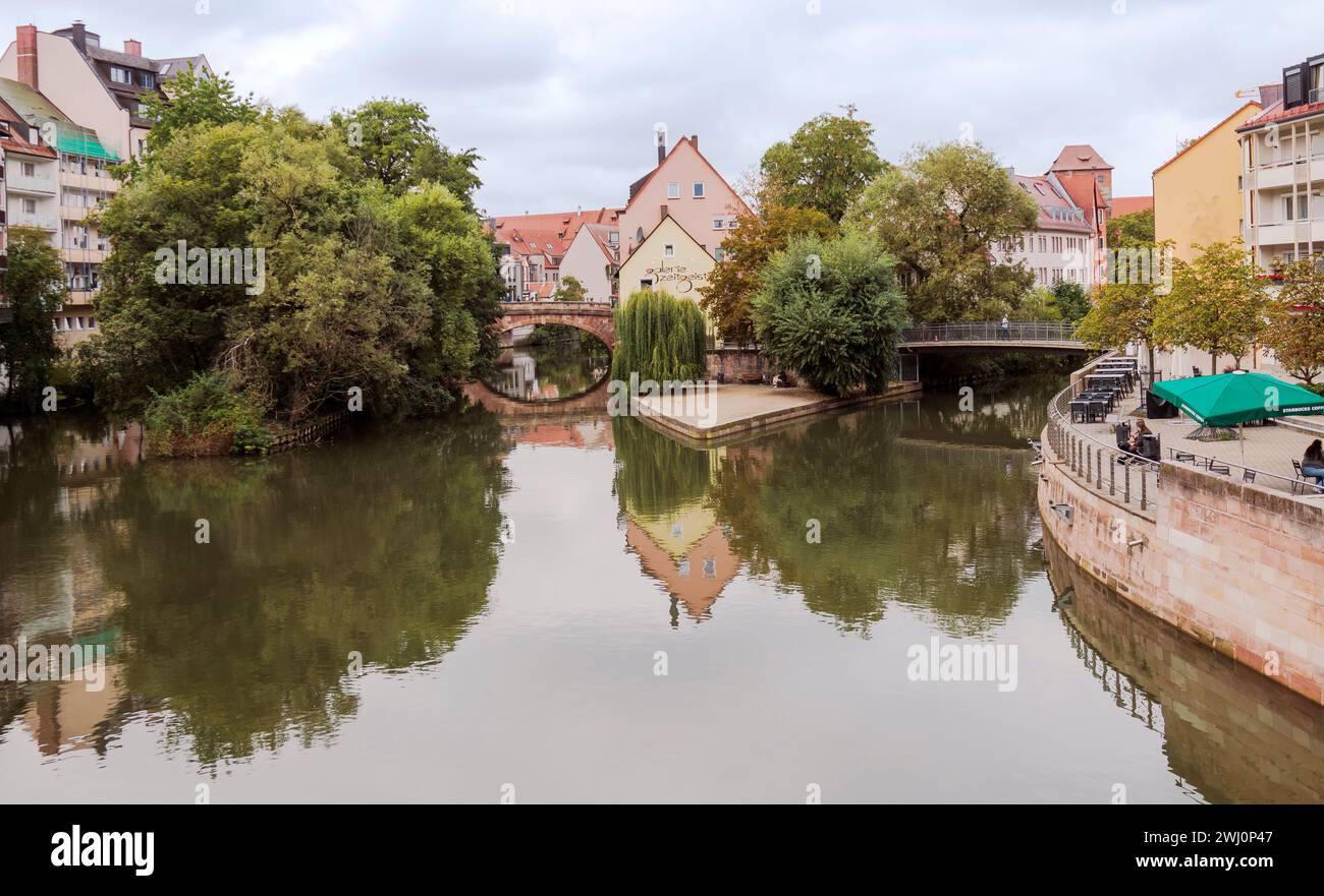Città vecchia di Norimberga, Love Island con riflessi sul fiume Foto Stock