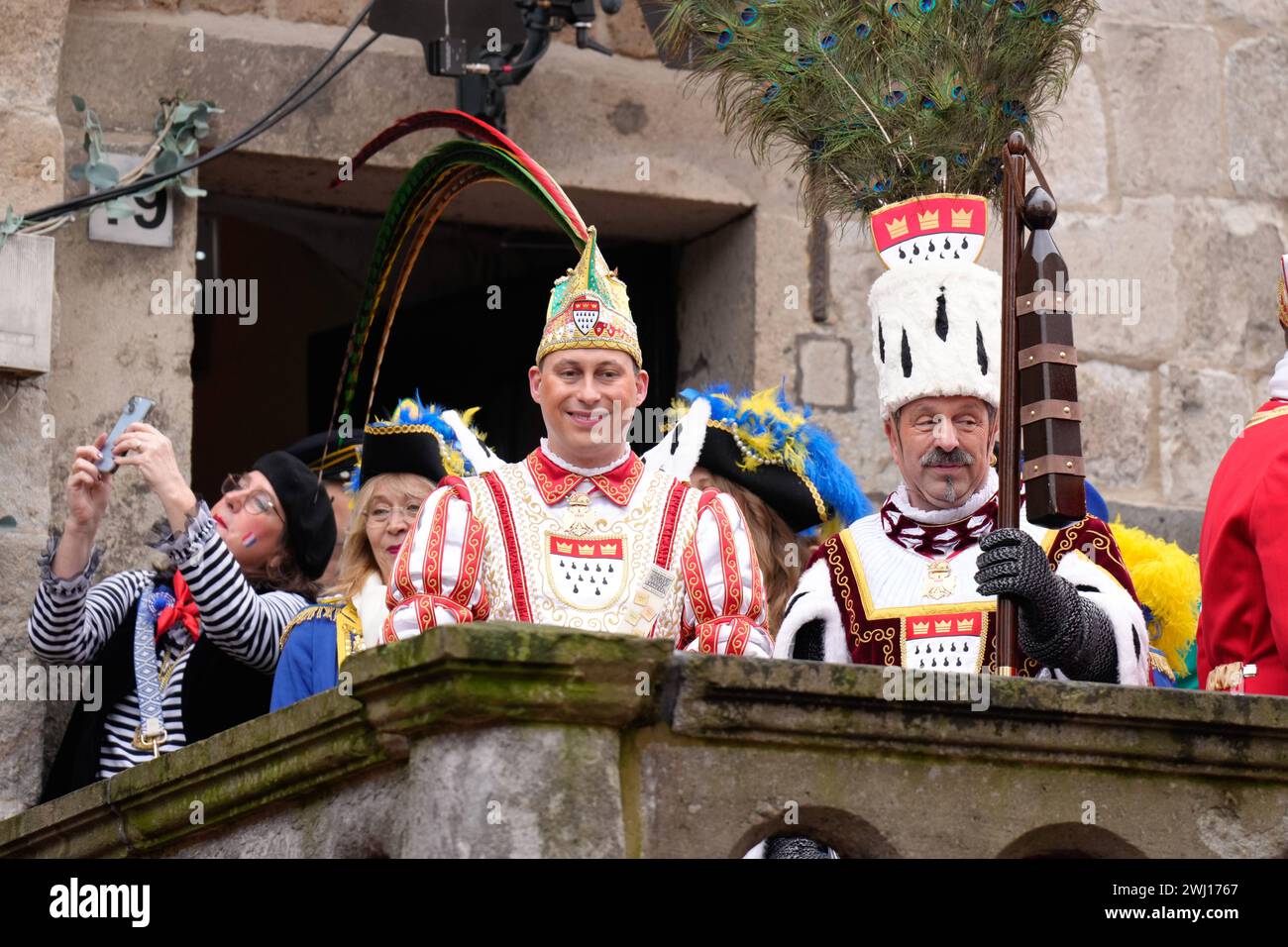 Koelner Karneval, Rosenmontagszug 2024 Das Zweigestirn Prinz Sascha der Erste gemeinsam mit Bauer Werner beim Koelner Rosenmontagszug 2024 , Koeln, 12.02.2024 Koeln Nordrhein-Westfalen Deutschland *** Carnevale di Colonia, Rose Monday Parade 2024 il principe a due teste Sascha il primo insieme al contadino Werner alla Cologne Rose Monday Parade 2024 , 12 02 2024 Colonia Renania settentrionale-Vestfalia Germania Foto Stock