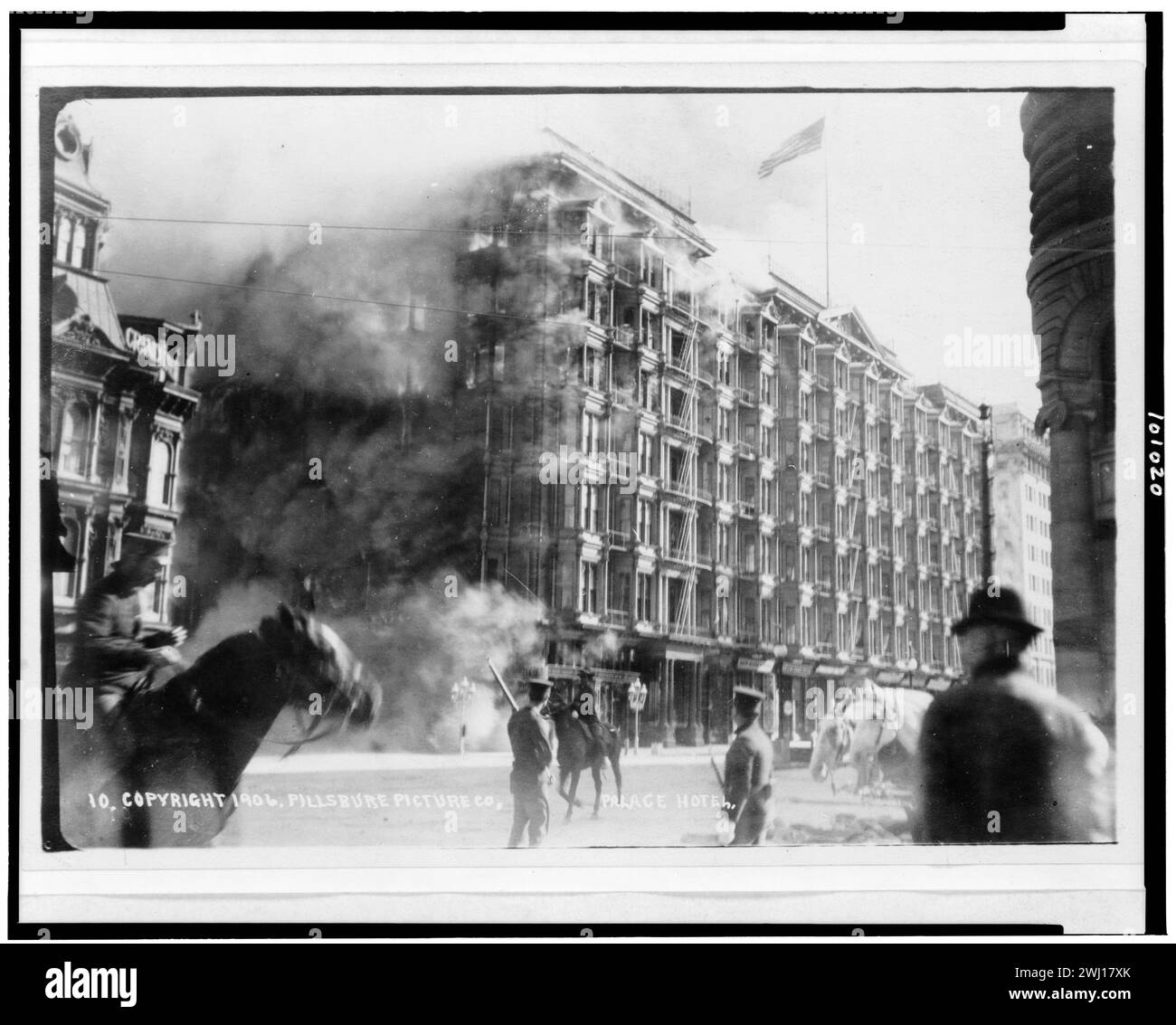 Terremoto di San Francisco del 1906. Palace Hotel in fiamme, San Francisco, California, durante il terremoto e l'incendio del 18 aprile 1906 Foto Stock
