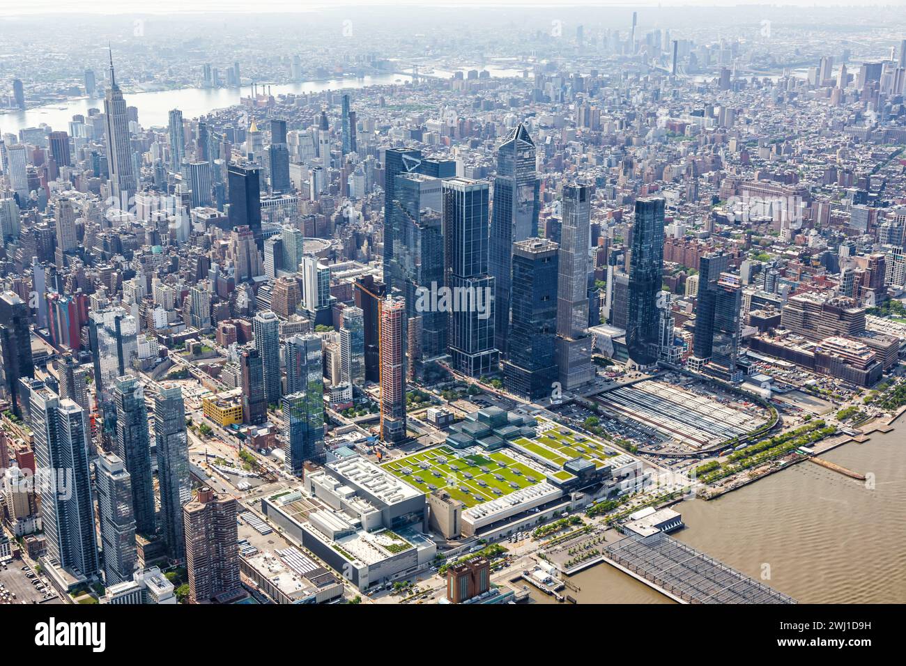 Skyline di New York, Manhattan, nel quartiere Hudson Yards, vista aerea negli Stati Uniti Foto Stock