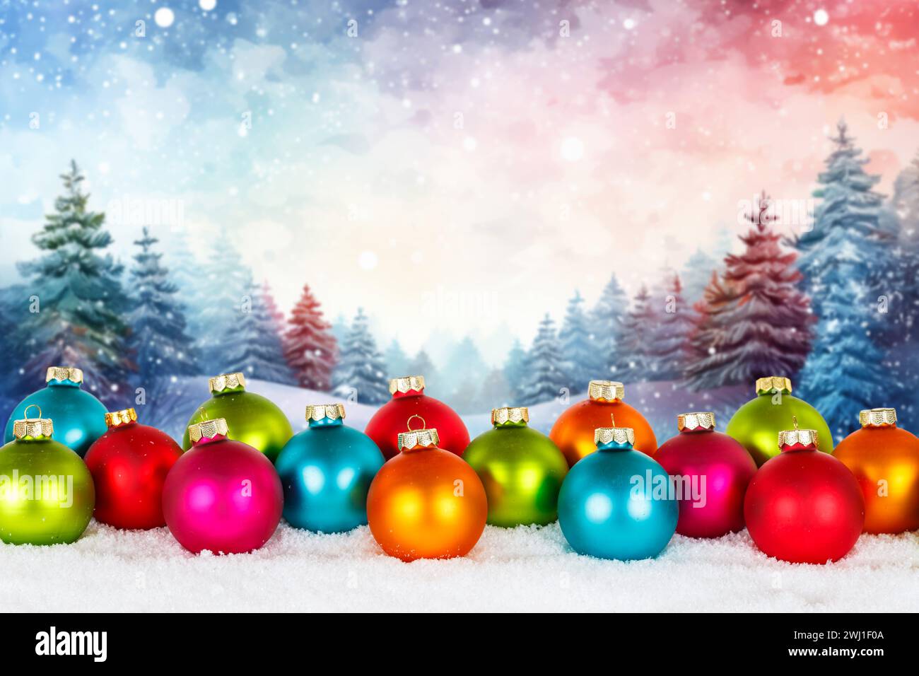 Biglietto di Natale per Natale con coloratissime baule natalizie e foresta sullo sfondo carta e spazio senza testo Copyspace dic Foto Stock