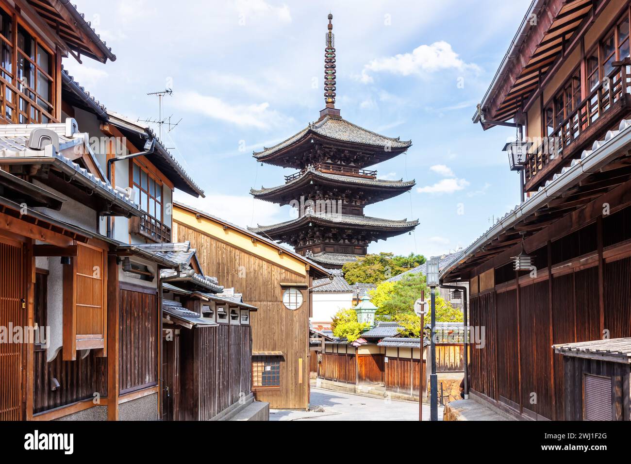 Centro storico di Kyoto con la pagoda Yasaka e il tempio Hokan-ji in Giappone Foto Stock