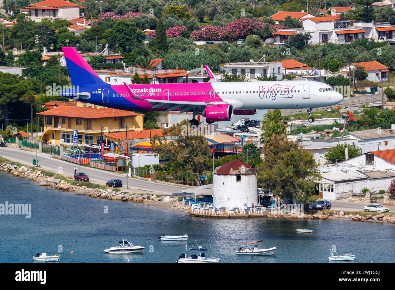 Aeroporto Wizzair Airbus A321neo Aircraft Skiathos in Grecia Foto Stock