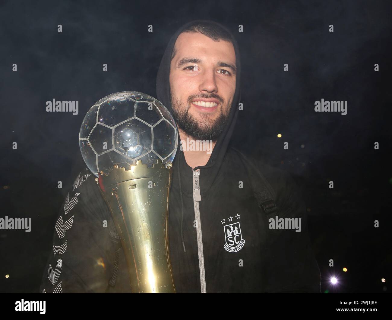 Lucas Meister SC Magdeburg con IHF Super Globe Cup 2023 alla reception di Magdeburgo il 11/13/2023 Foto Stock