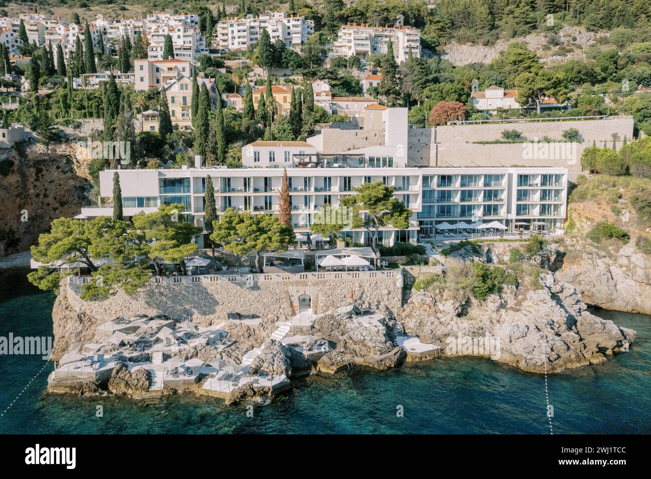 Spiaggia privata sulla costa rocciosa del lussuoso hotel Villa Dubrovnik. Croazia Foto Stock