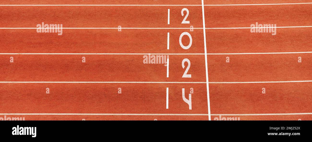 "2024" in bianco sul traguardo corsa rossa, simboleggia i giochi sportivi estivi Foto Stock