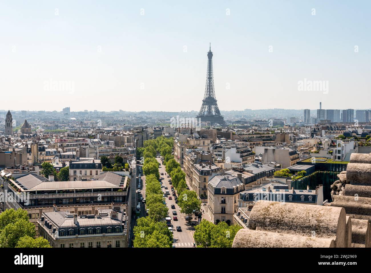 Vista panoramica dall'Arco di Trionfo Sud alla Tour Eiffel, Parigi Foto Stock