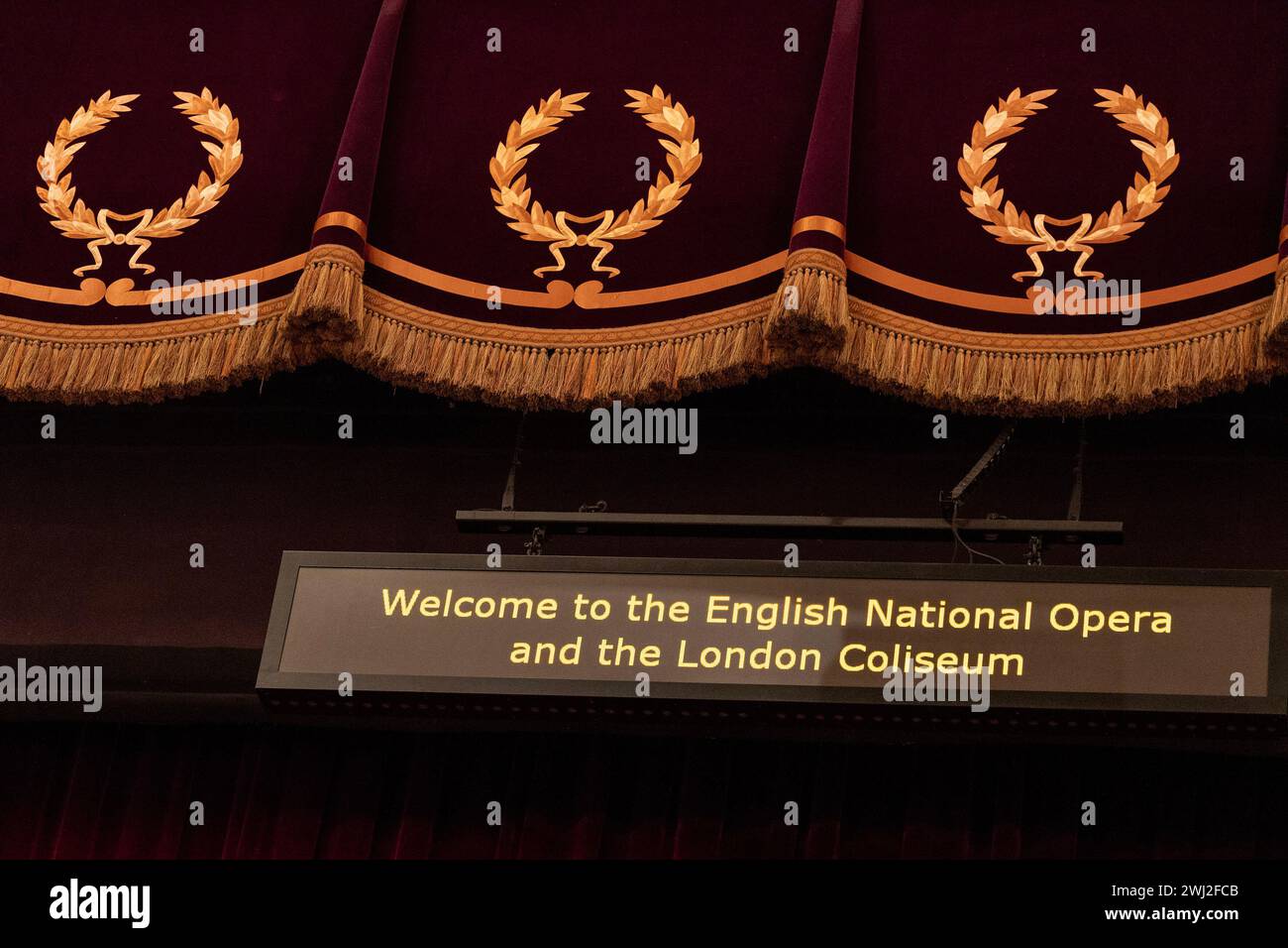 Benvenuti all'English National Opera e al London Coliseum, esposizione digitale pre-spettacolo Foto Stock