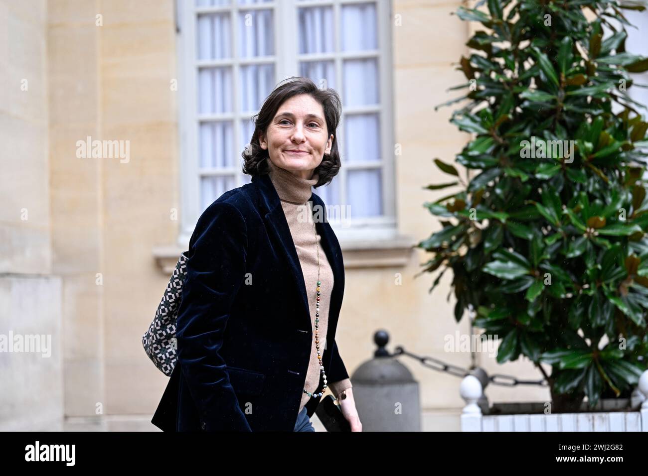 Il ministro dello sport francese Amelie Oudea-Castera durante un "seminario di lavoro" ministeriale del governo con il primo ministro francese all'Hotel Matignon il 10 febbraio 2024 a Parigi, Francia. Foto Stock