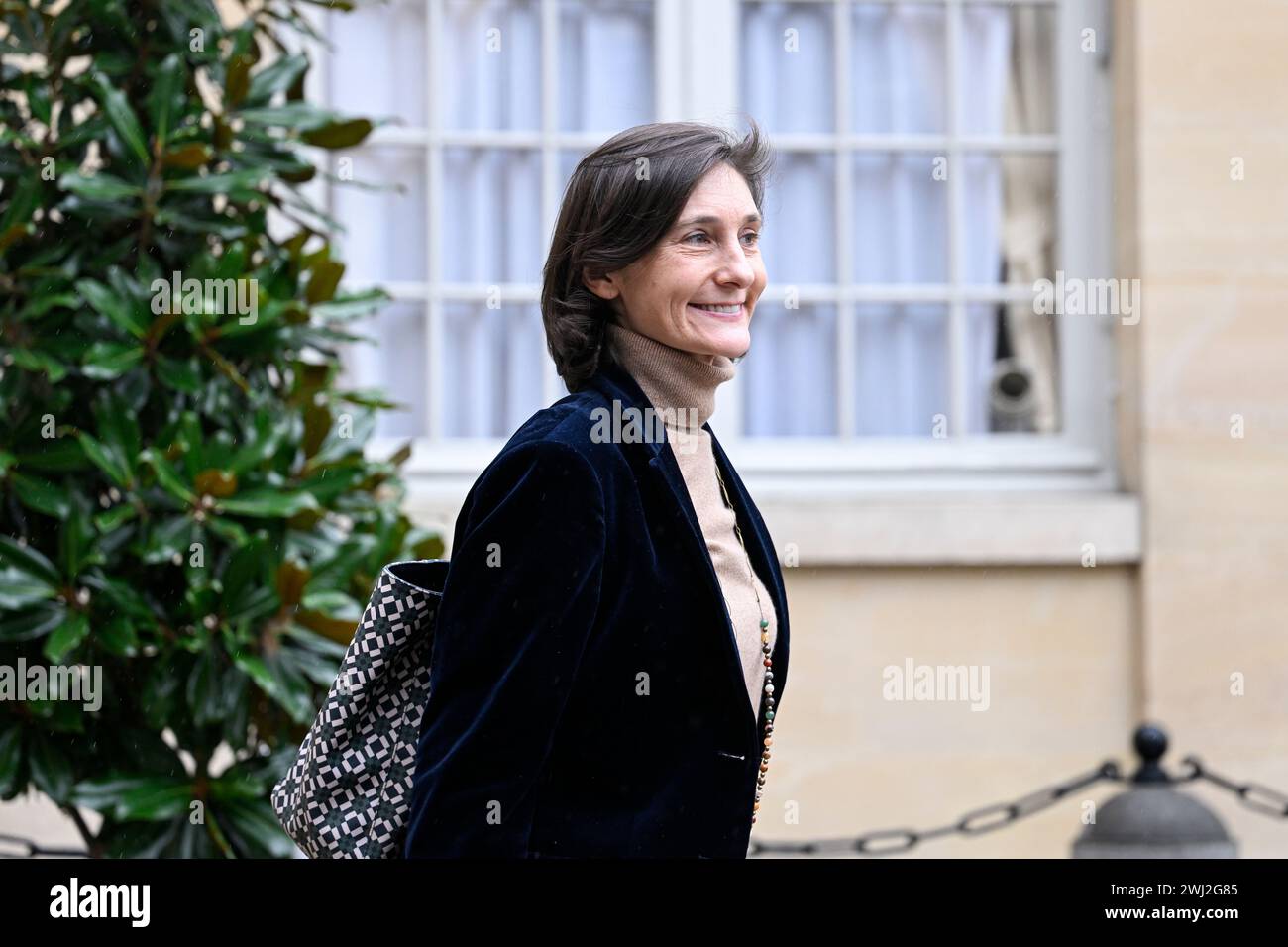 Il ministro dello sport francese Amelie Oudea-Castera durante un "seminario di lavoro" ministeriale del governo con il primo ministro francese all'Hotel Matignon il 10 febbraio 2024 a Parigi, Francia. Foto Stock