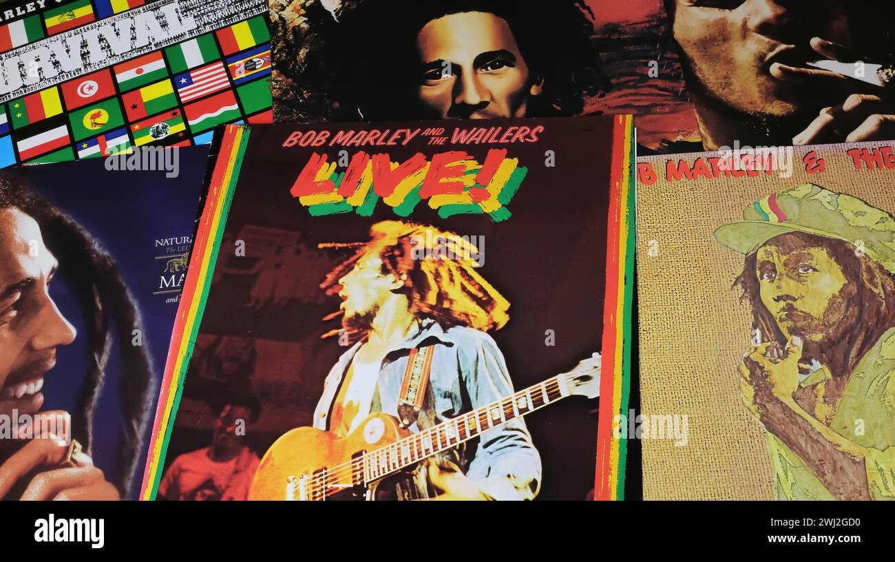 Viersen, Germania - 9 gennaio. 2024: Closeup of Bob Marley and the wailers Reggae raccolta di copertine per album in vinile Foto Stock