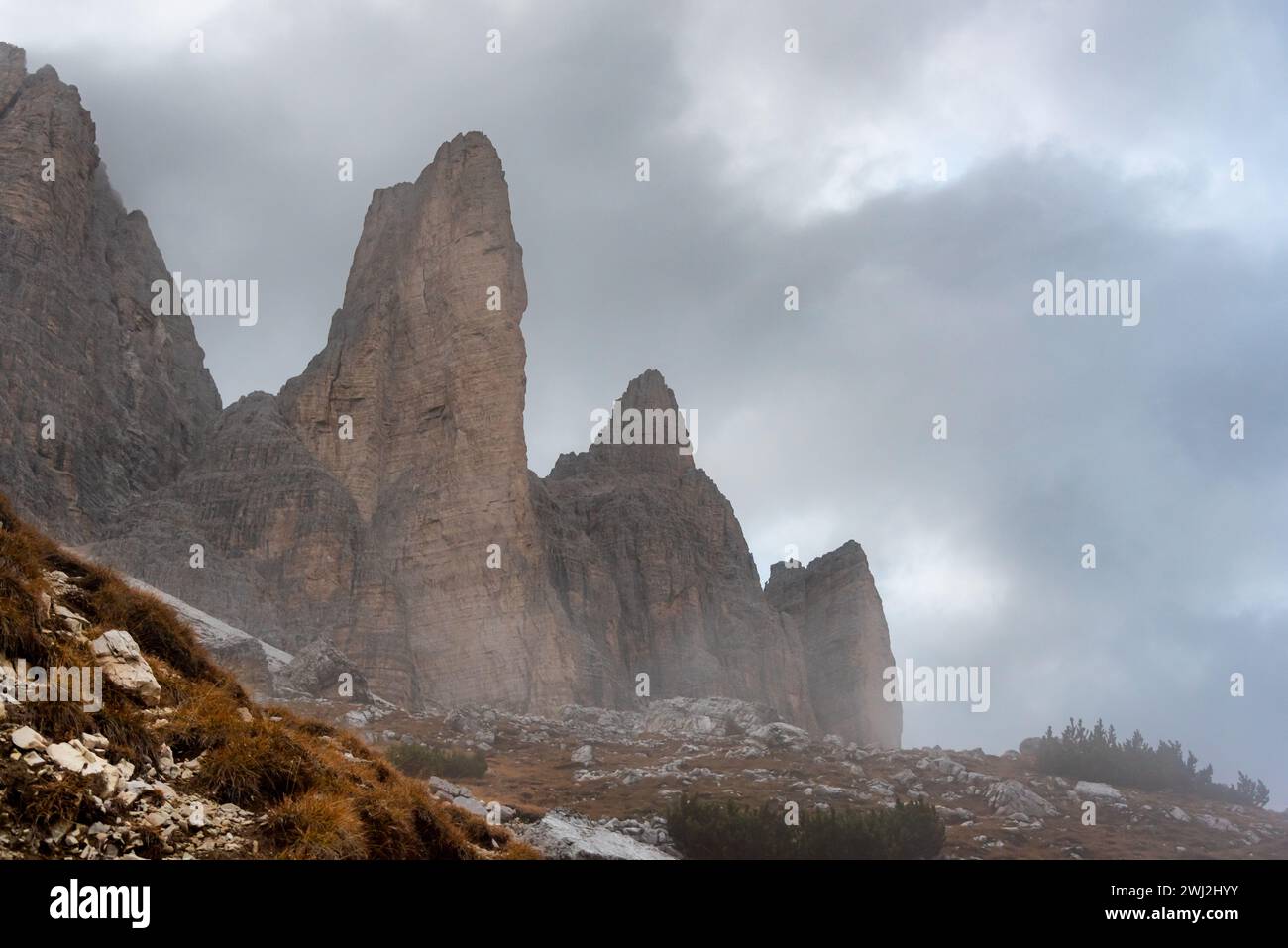 Le tre Cime di Lavaredo si trovano nel nord-est dell'Italia nelle alpi italiane Foto Stock