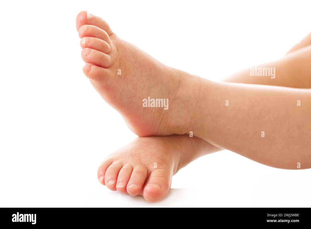 Foto ravvicinata di piedi e suole per bambini piccoli. Foto Stock