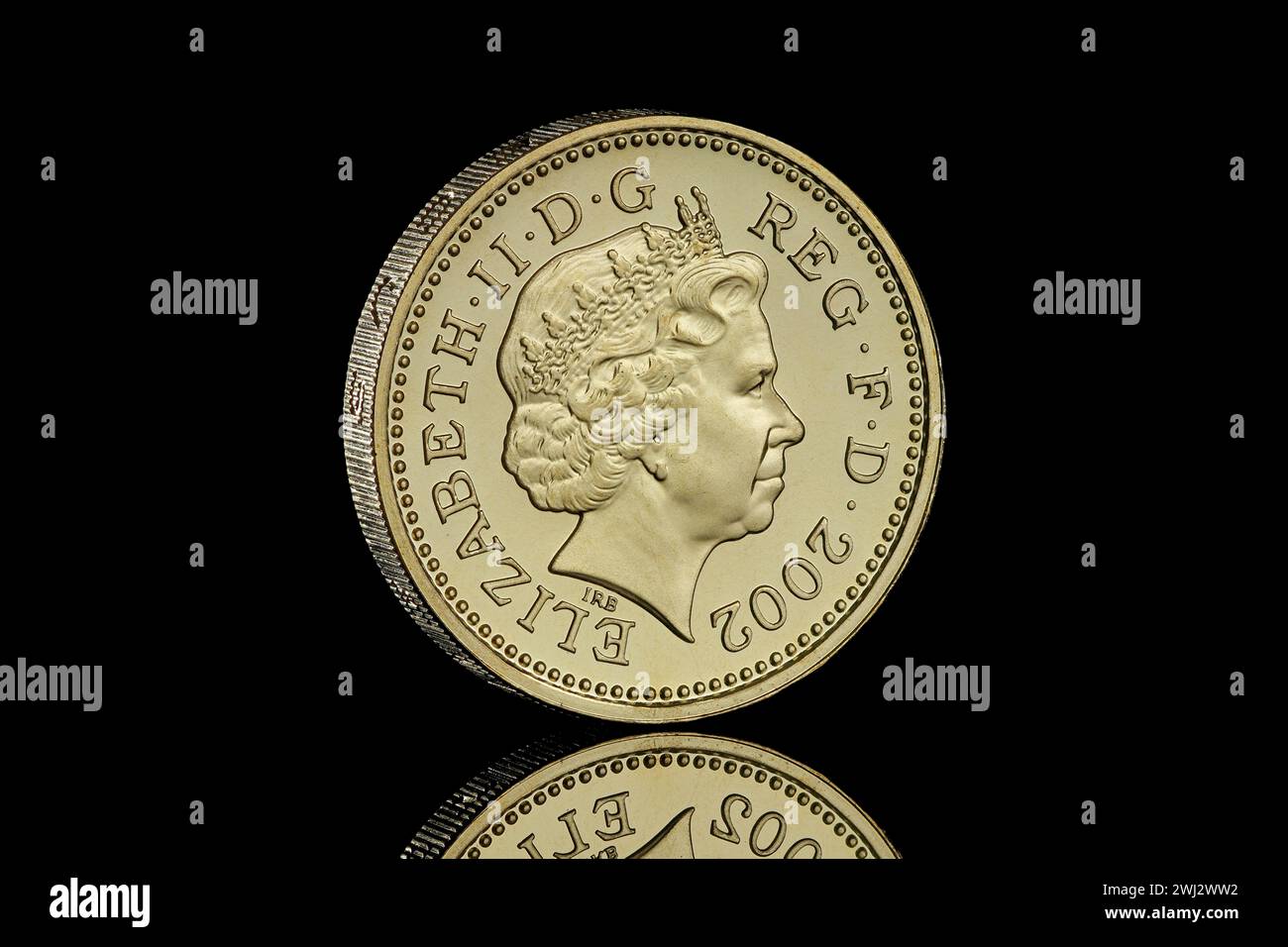 2002 £ 1 moneta con i 3 leoni sul retro e il quarto ritratto della regina Elisabetta II di Ian Rank Broadley. Foto Stock