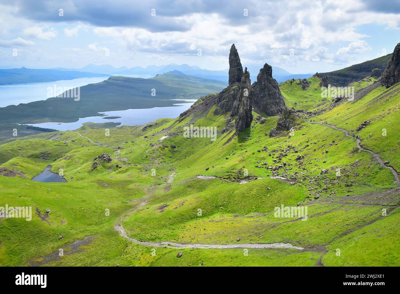 Old Man of Storr paesaggio suggestivo, punto di riferimento dell'Isola di Skye, Scozia, Regno Unito, Europa Foto Stock