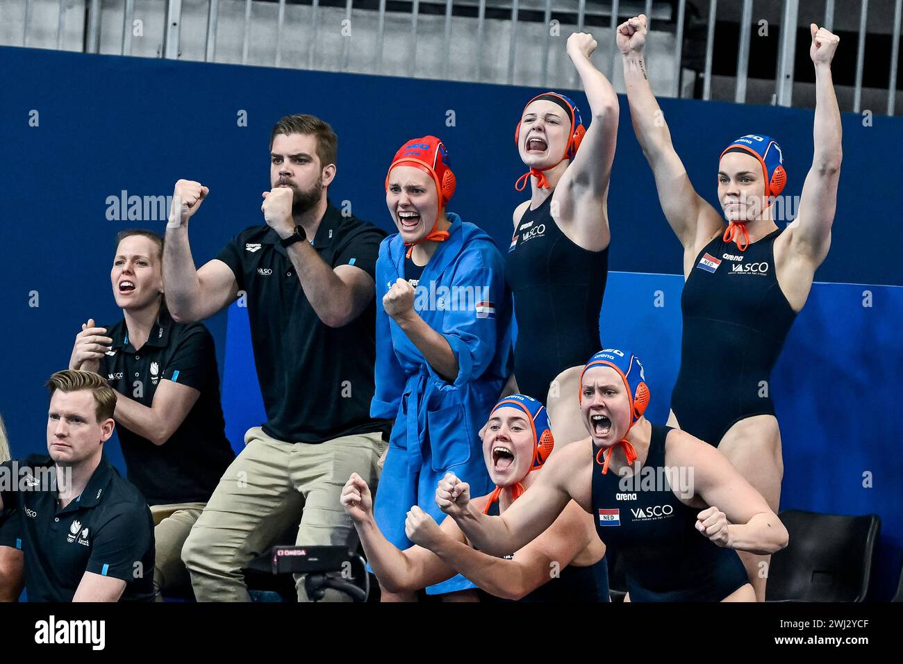 Doha, Qatar. 12 febbraio 2024. DOHA, QATAR - 12 FEBBRAIO: Sostituzioni e squadre dei Paesi Bassi durante il quarto finale di pallanuoto femminile tra Ungheria e Paesi Bassi al Doha World Aquatics Championships 2024 all'Aspire Dome il 12 febbraio 2024 a Doha, Qatar. (Foto di MTB-Photo/BSR Agency) credito: BSR Agency/Alamy Live News Foto Stock