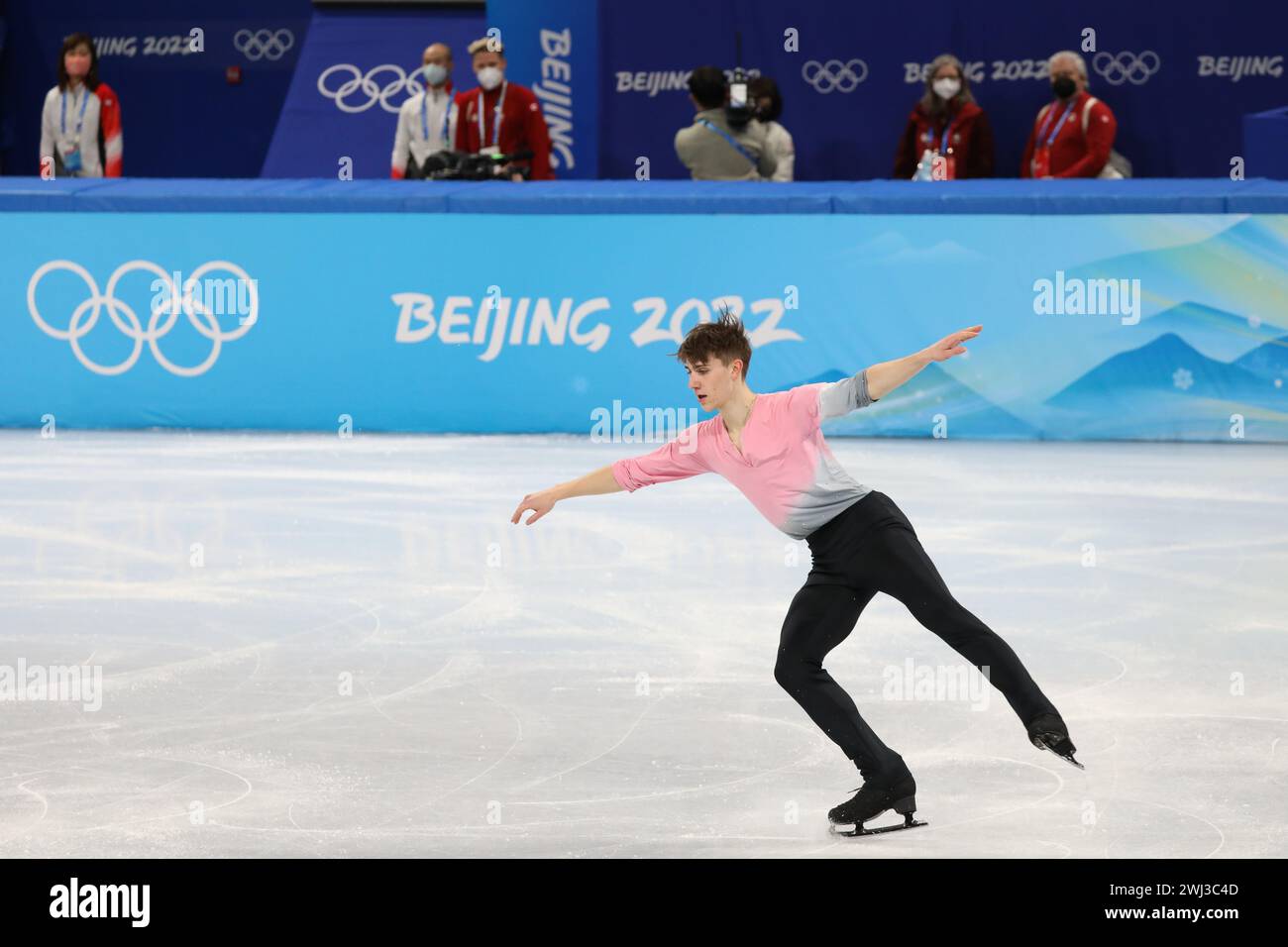 6 FEBBRAIO 2022 - Pechino, Cina: Roman Sadvosky del Team Canada pattina il suo programma gratuito di pattinaggio singolo maschile nell'ambito dell'evento Team di pattinaggio di figura Foto Stock