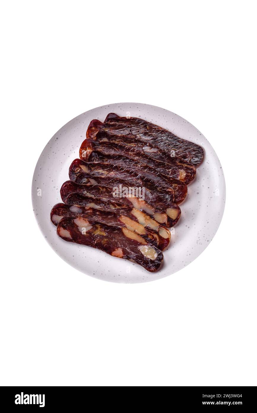 Deliziosa salsiccia di carne di cavallo mahan affumicata o stagionata con spezie ed erbe aromatiche Foto Stock