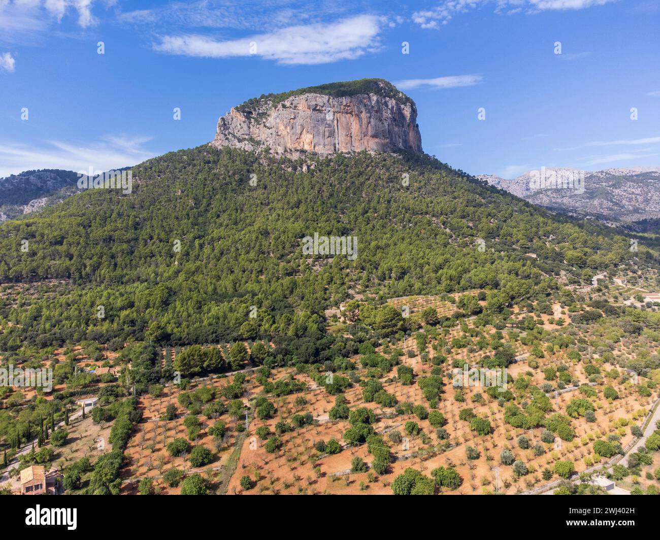 Puig del Castell d'AlarÃ³ 822 m e Puig d'Alcadena 817 m. Foto Stock
