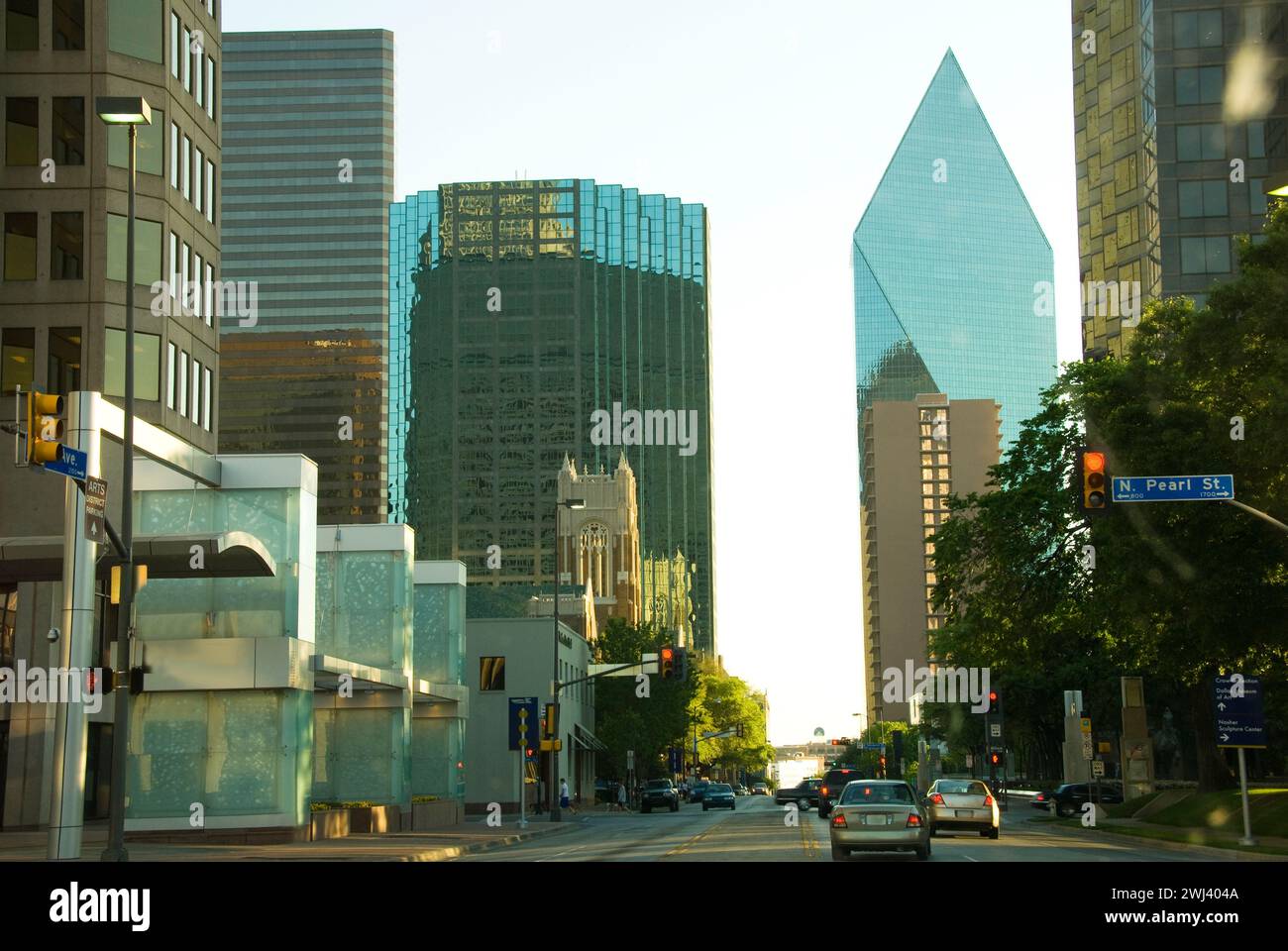 Intersezione tra Ross Avenue e N. Pearl Street nel centro città - Dallas, Texas Foto Stock