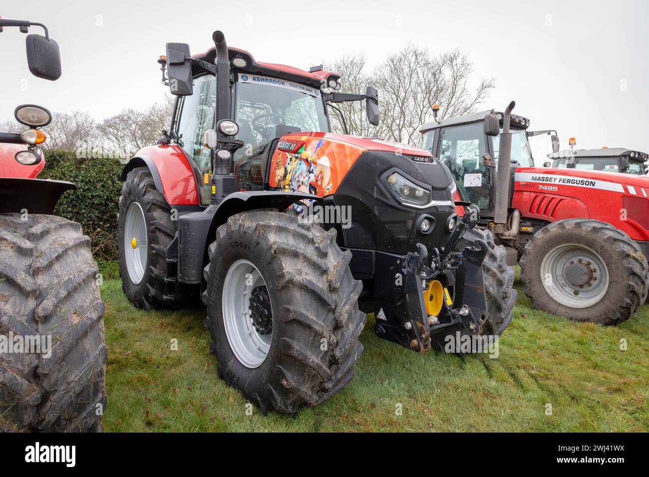 Febbraio 2024 - lo Stretton Young Farmers Club ha ospitato un'associazione benefica Tractor Run nei villaggi di Warrington in aiuto della British Heart Foundation Foto Stock