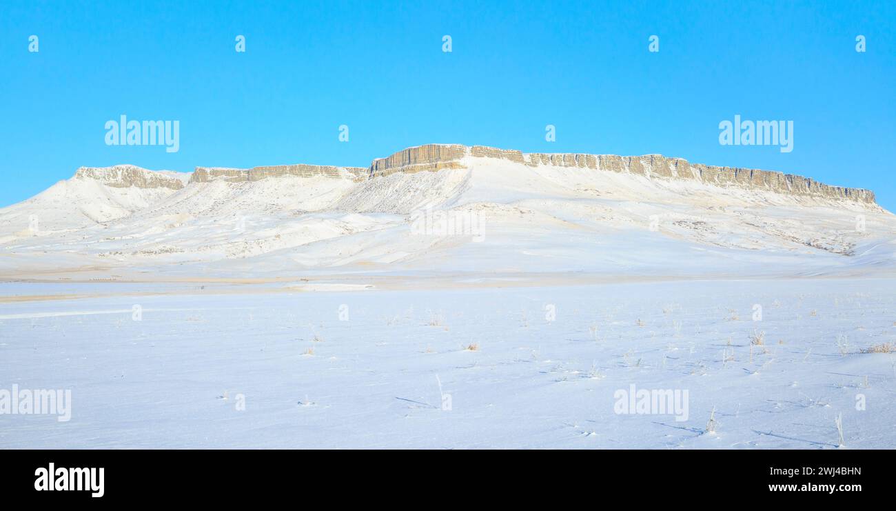 panorama di piazza butte in inverno vicino alla cascata, montana Foto Stock