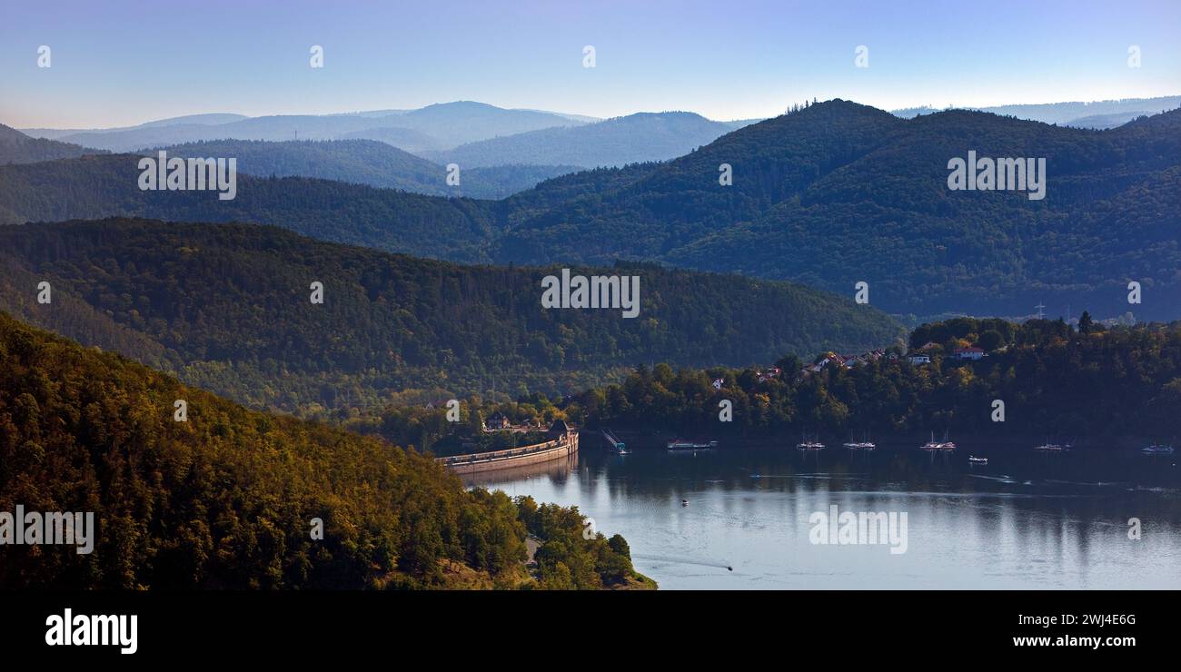 Veduta aerea dell'Edertalsperre e un'ulteriore veduta del Parco Nazionale Kellerwald-Edersee, Germania Foto Stock