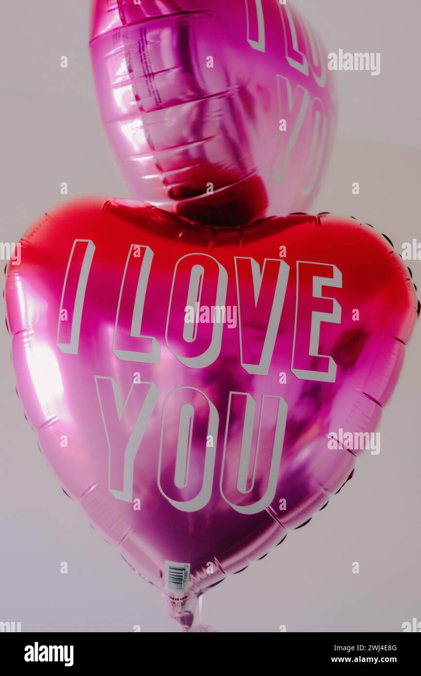 Il giorno di San Valentino, palloncino con elio e cuore rosa "i Love You" Foto Stock