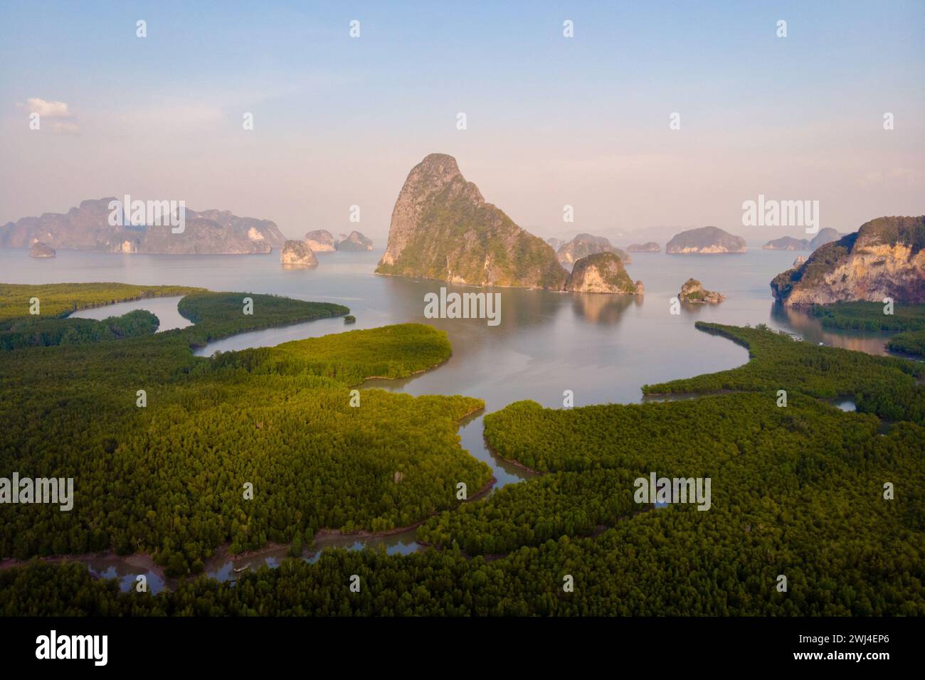 Sametnangshe punto panoramico delle montagne nella baia di Phangnga in Thailandia Foto Stock