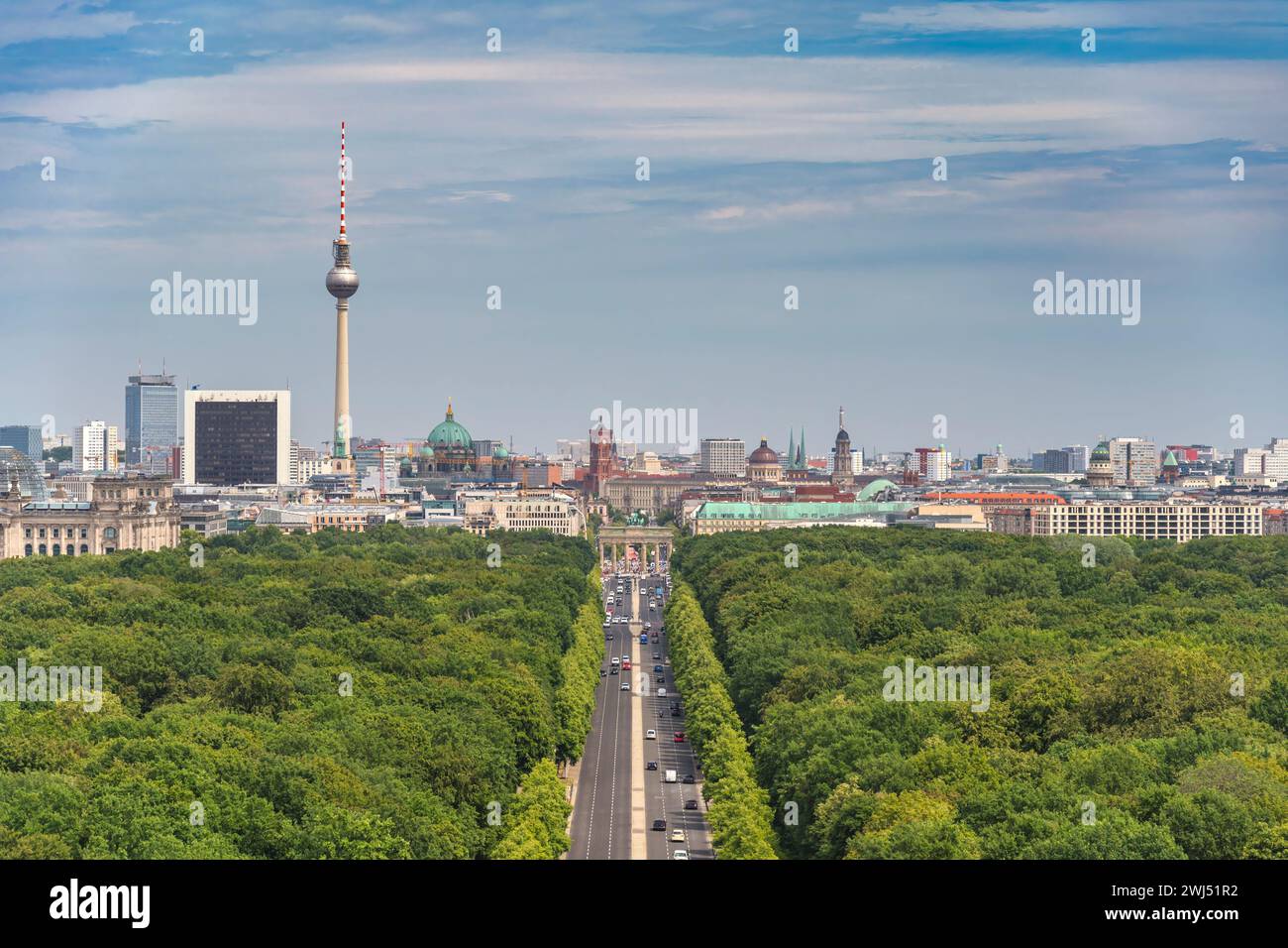 Berlino Germania, vista ad alto angolo dello skyline della città alla porta di Brandeburgo e al Tier Garden Foto Stock