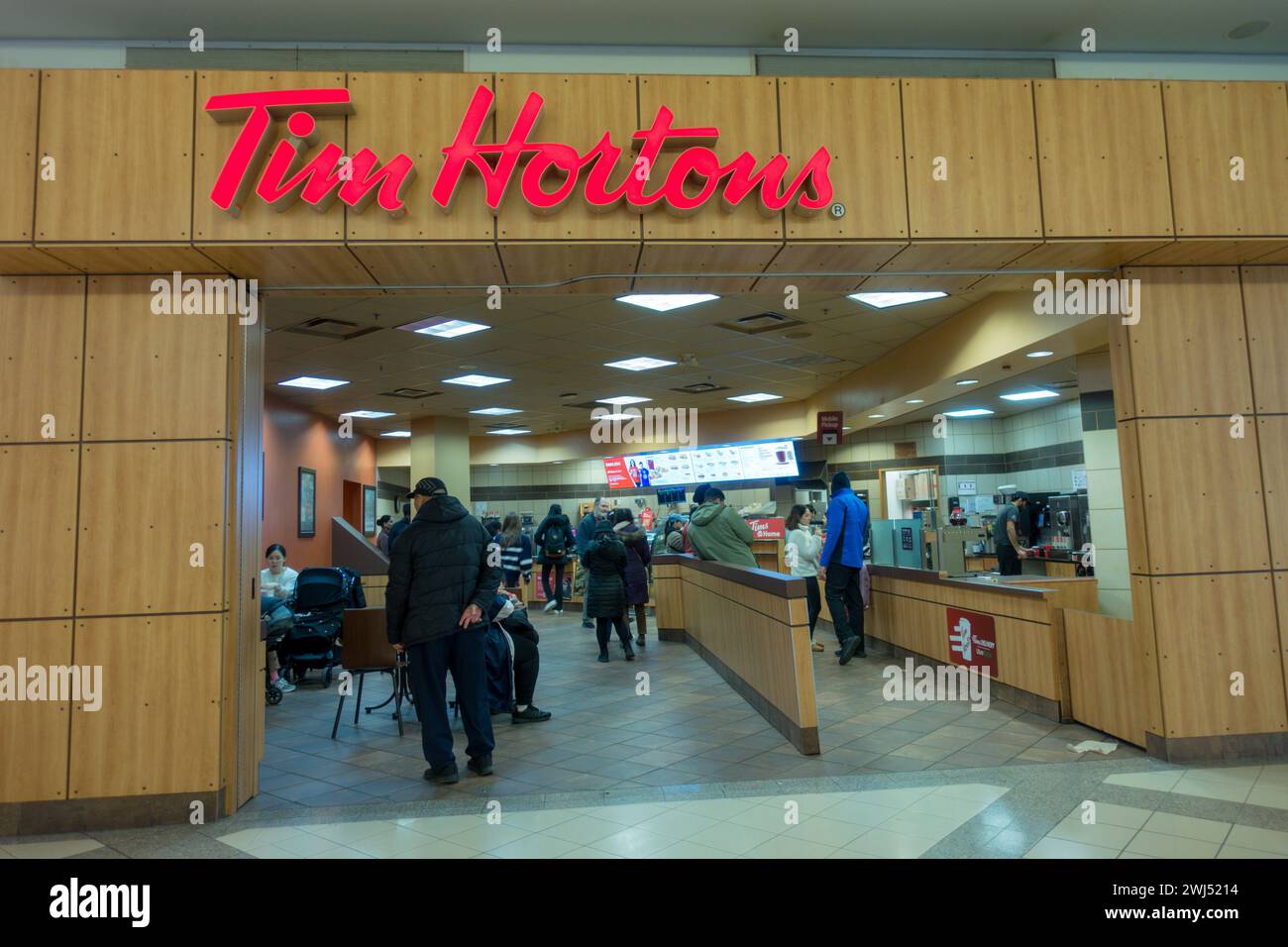 Tim Hortons nel Metrotown Mall Burnaby, British Columbia Canada Foto Stock