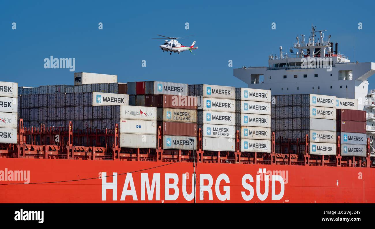 Nave container della compagnia di navigazione Hamburg SÃ¼d Santa Rita con container all'uscita dall'Indi Foto Stock